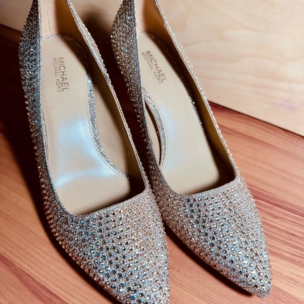 Michael Kors Dorothy Embellished Chain-Mesh Pump Color: Pale Gold Size 6.5 - Picture 8 of 11